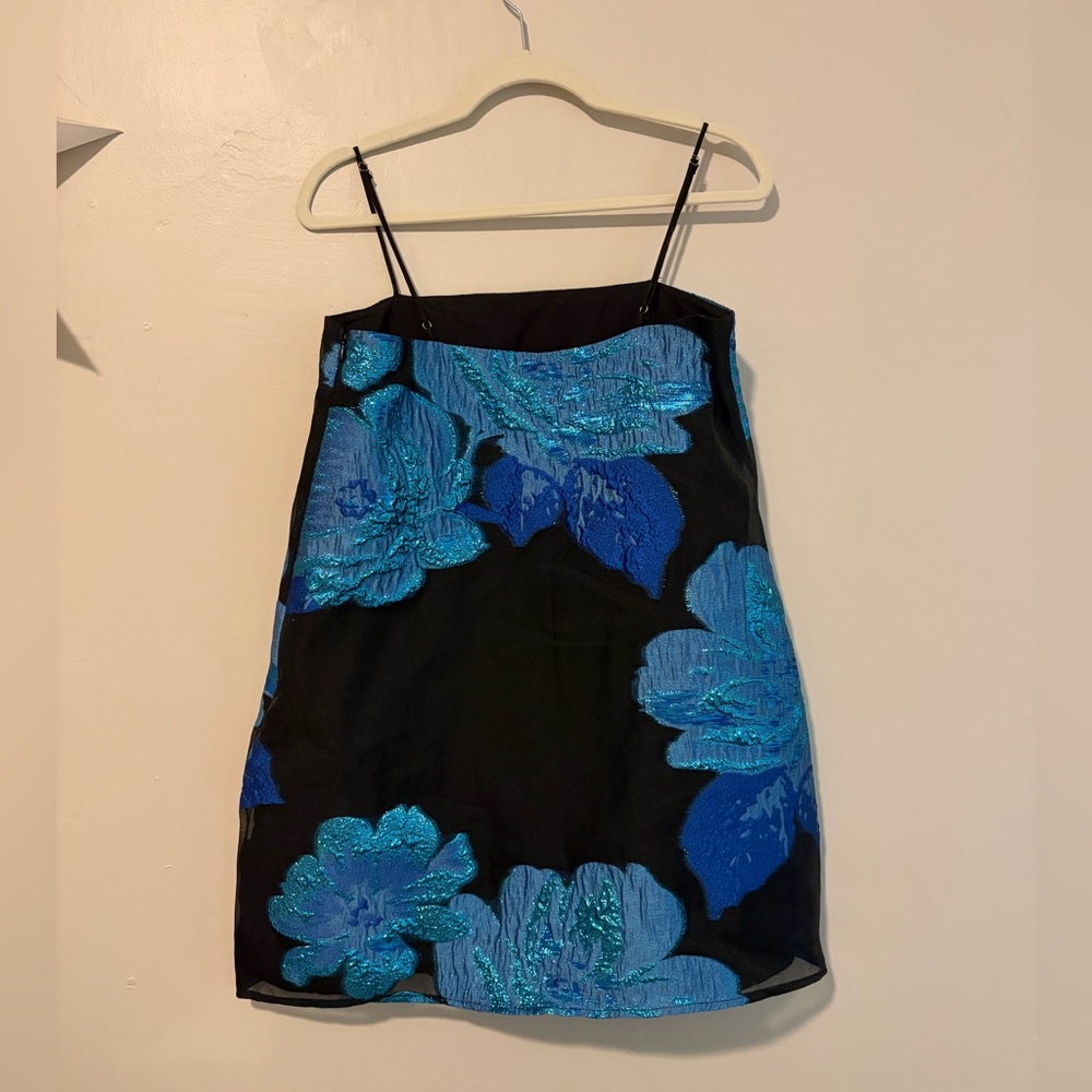 Lulus - Yavanna Black and Blue Floral Jacquard Shift Mini Dress in SMALL - Picture 2 of 3